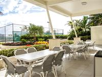 Barbeque and Tennis Court - Paradise Centre Apartments